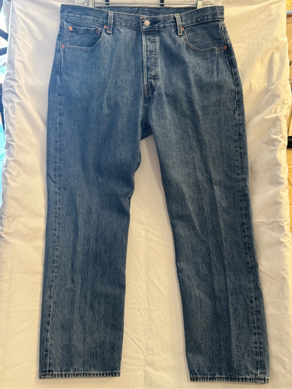 Vintage 90’s Levi's 501 button fly Men's Dark Blue Jean  rear single R tag